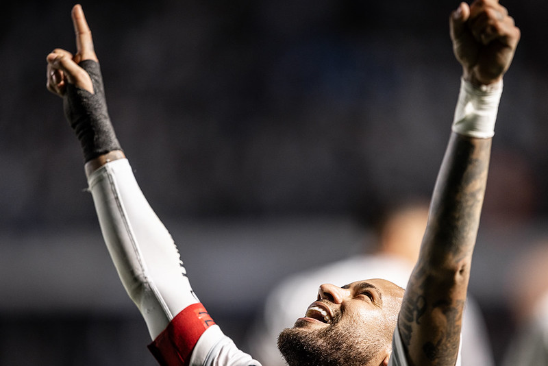 Neymar volta a decidir, Santos derrota o Flamengo e respira no Brasileirão.