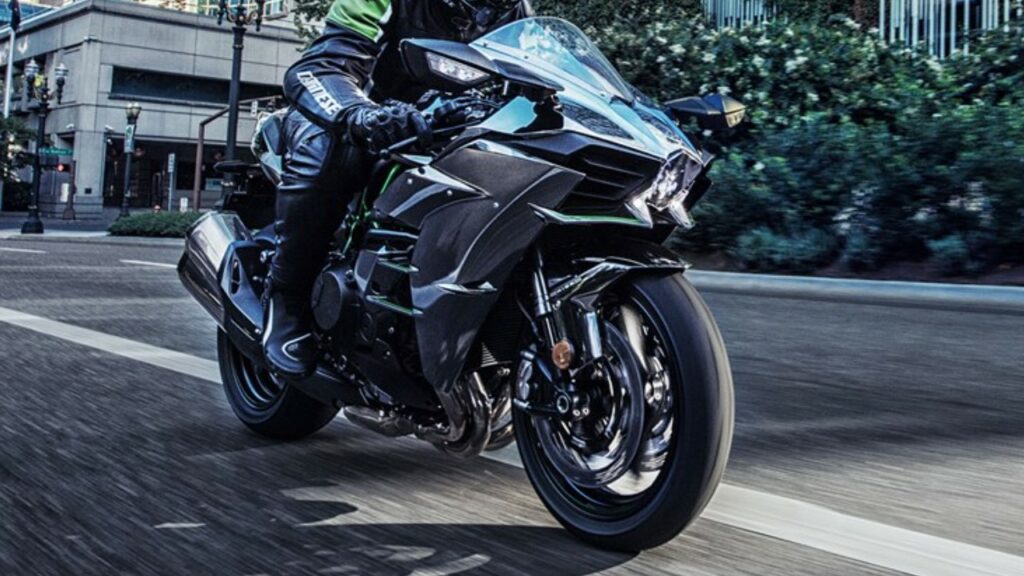 Moto movida a hidrogênio da Kawasaki promete mudar tudo o que você conhece
