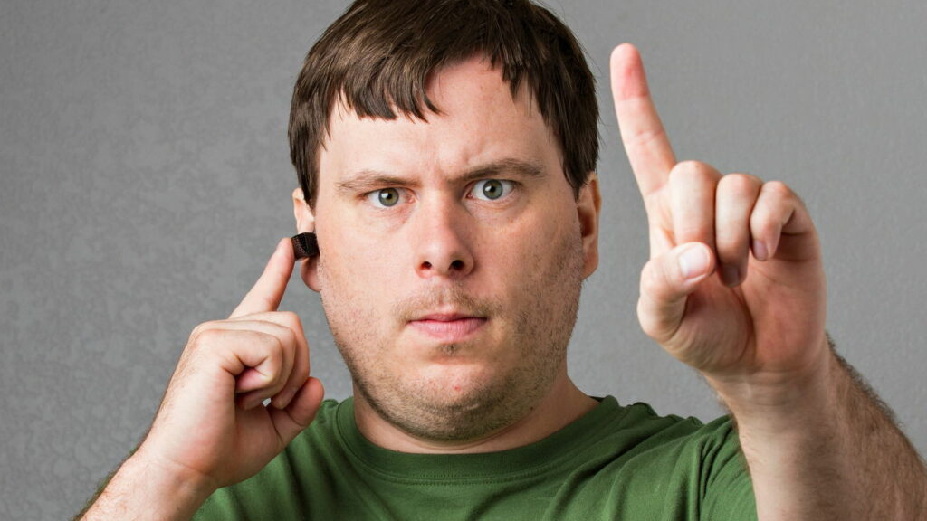 O que significa quando alguém sempre corta outras pessoas durante uma conversa, segundo a psicologia