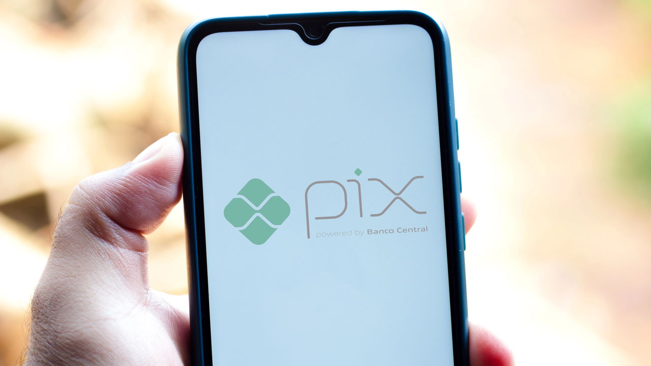 Brasileiros perdem dinheiro em quiz falso que promete pagamento via Pix