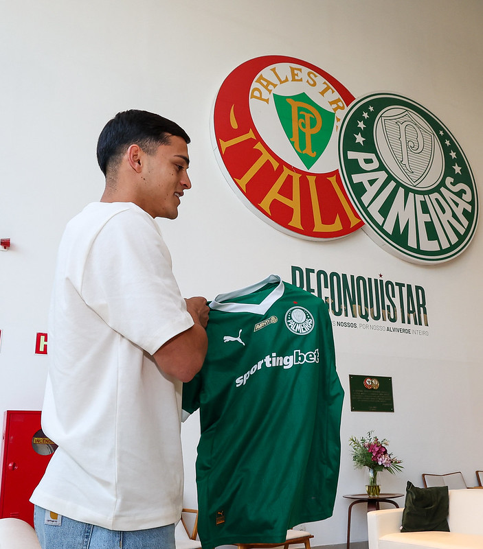 Palmeiras anuncia atacante paraguaio que estava na Premier League