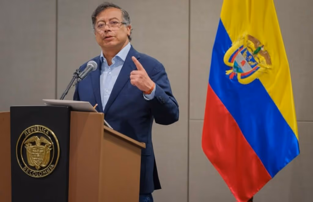 Colômbia: Gustavo Petro enfrenta crise política e tensão diplomática