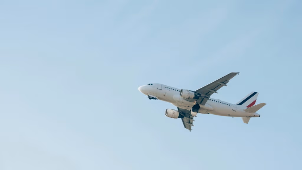 Piloto de avião faz manobra de cinema e evita colisão com bombardeiro dos EUA