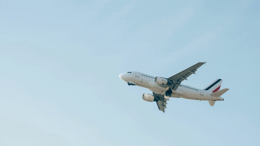 Piloto de avião faz manobra de cinema e evita colisão com bombardeiro dos EUA