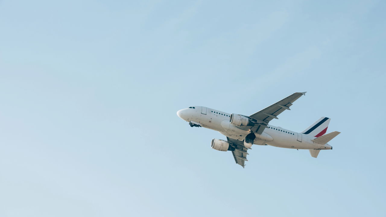 Piloto de avião faz manobra de cinema e evita colisão com bombardeiro dos EUA