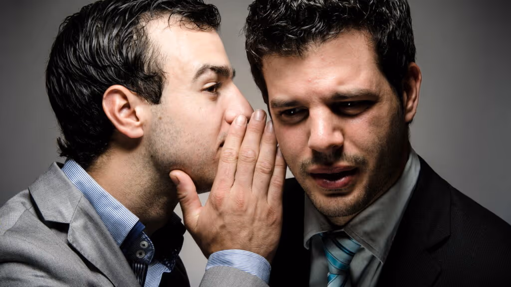 Por que as pessoas adoram uma fofoca, segundo a psicologia