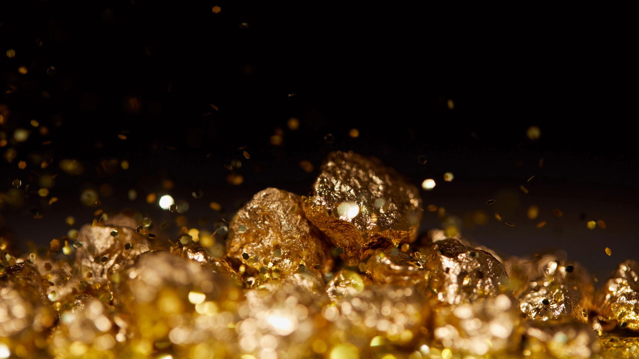 Qual a origem do ouro e como ele é produzido?