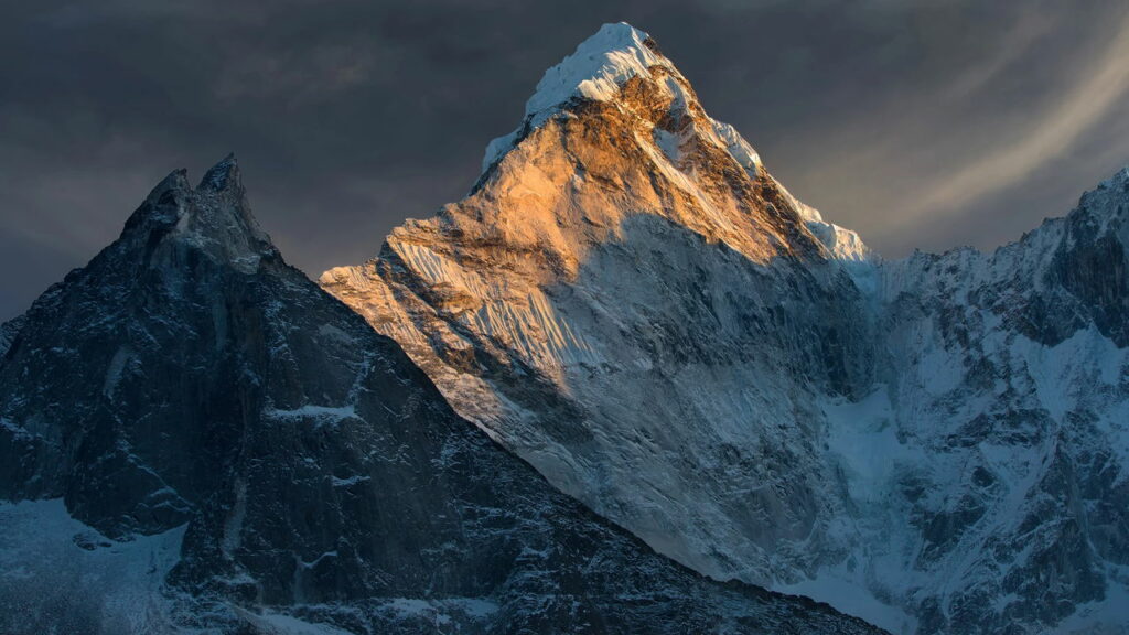 Quanto custa escalar o Everest? Alpinista Brasileiro que escalou 4 vezes revela