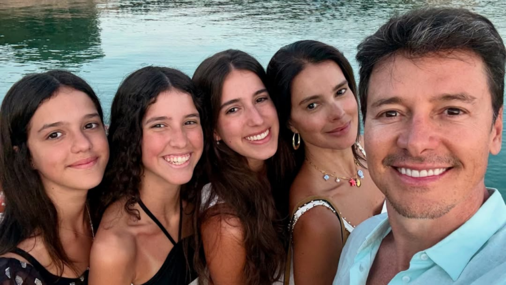 Rodrigo Faro emociona após viagem de férias com a família