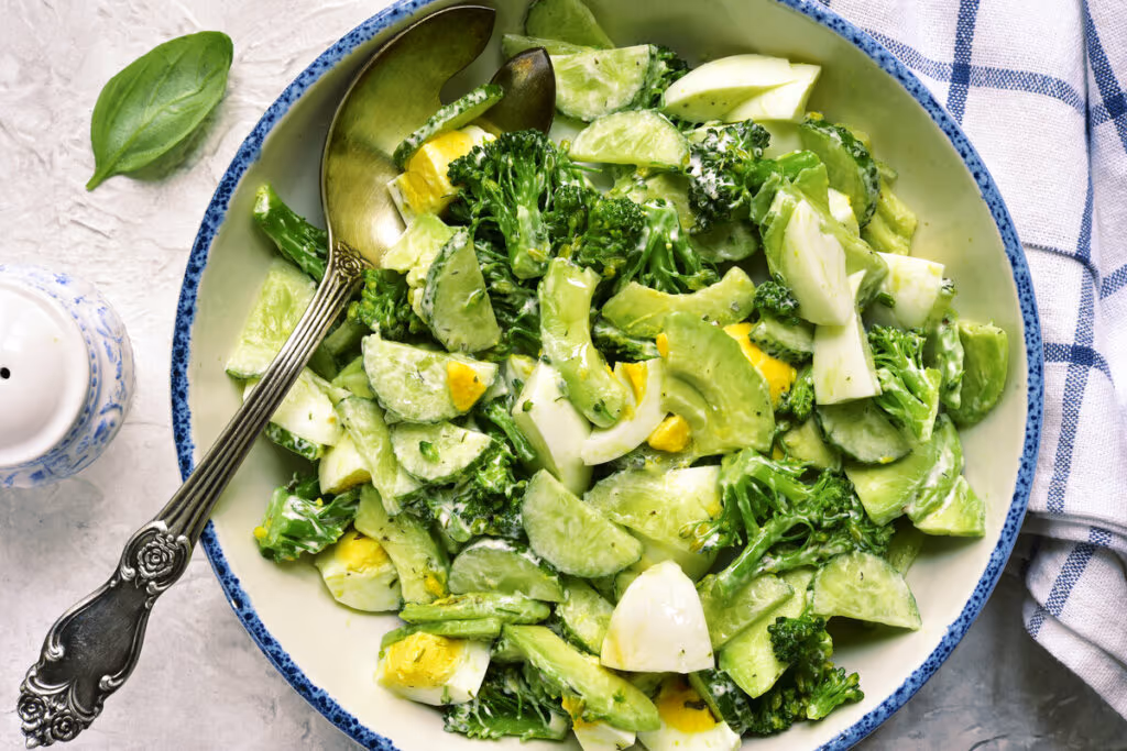 7 saladas ricas em proteínas para o almoço