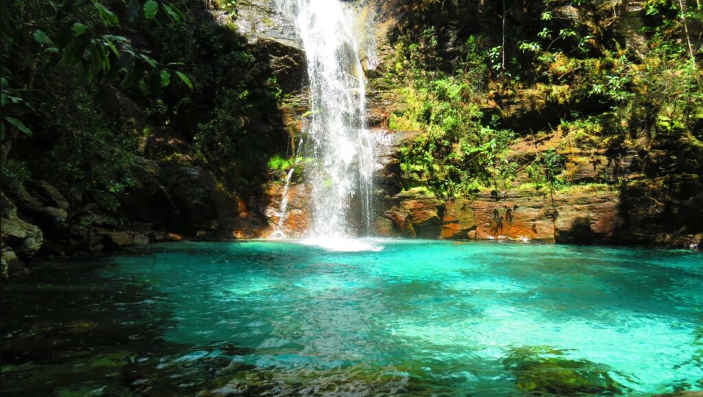Esse lugar no interior do Brasil tem águas mais cristalinas que o Caribe