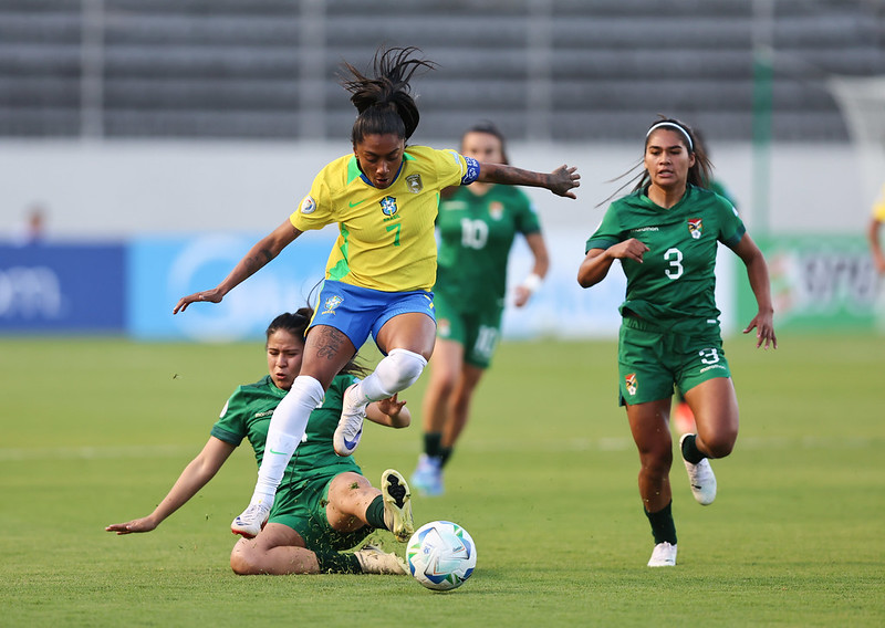 Seleção Brasileira goleia a Bolívia e segue líder com 100%