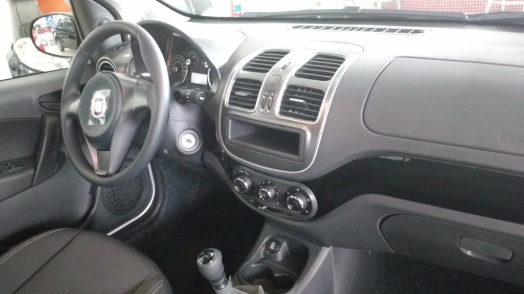 Quatro carros usados até 30 mil reais que valem a pena em 2025