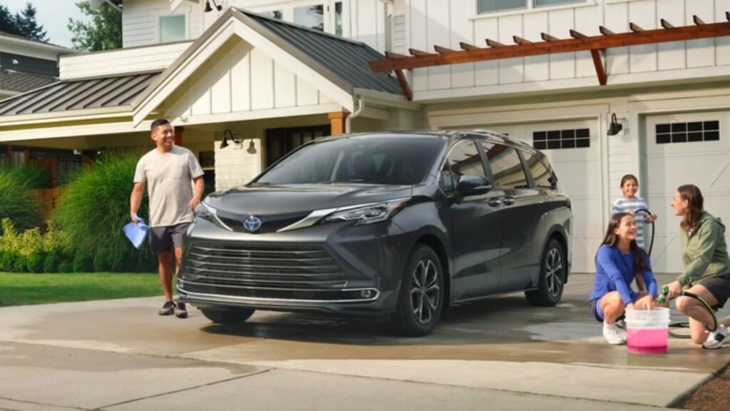 Esta minivan tem tudo para ser o sonho das grandes famílias