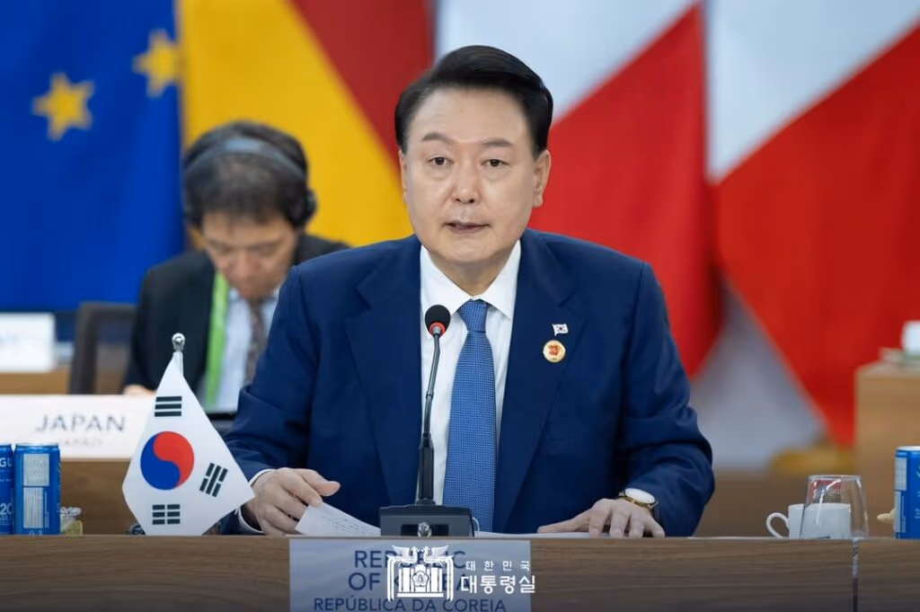 Crusoé: Tribunal da Coreia do Sul emite mandado de prisão contra ex-presidente