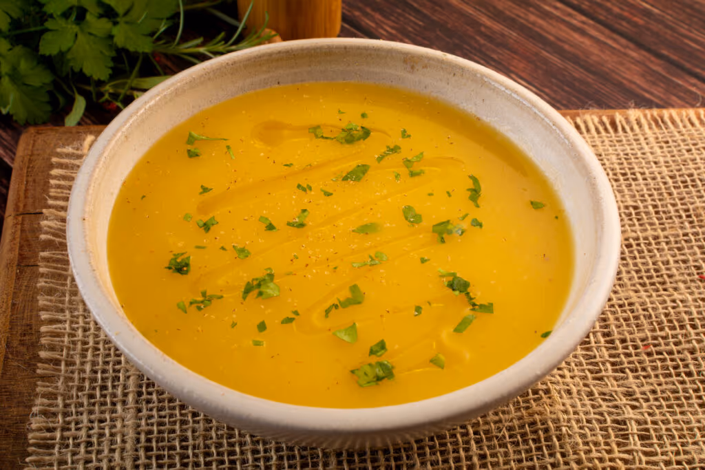 8 receitas de sopas e cremes saudáveis e saborosos