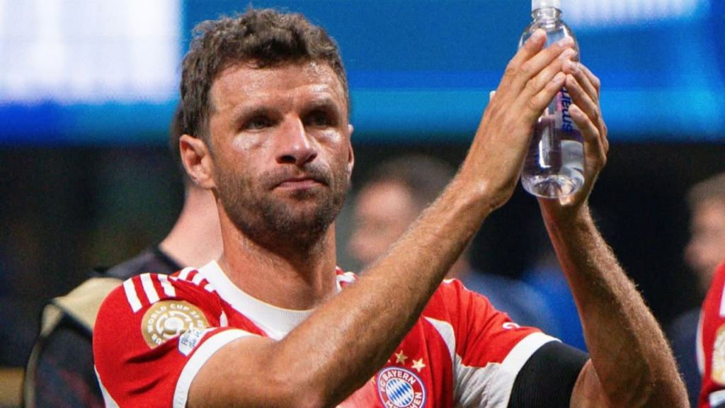 Bayern de Munique homenageia Thomas Muller em despedida do clube