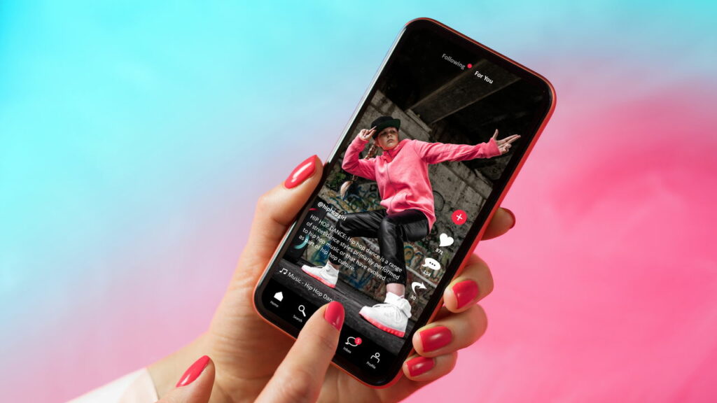 TikTok libera IA que cria vídeos do zero pra você