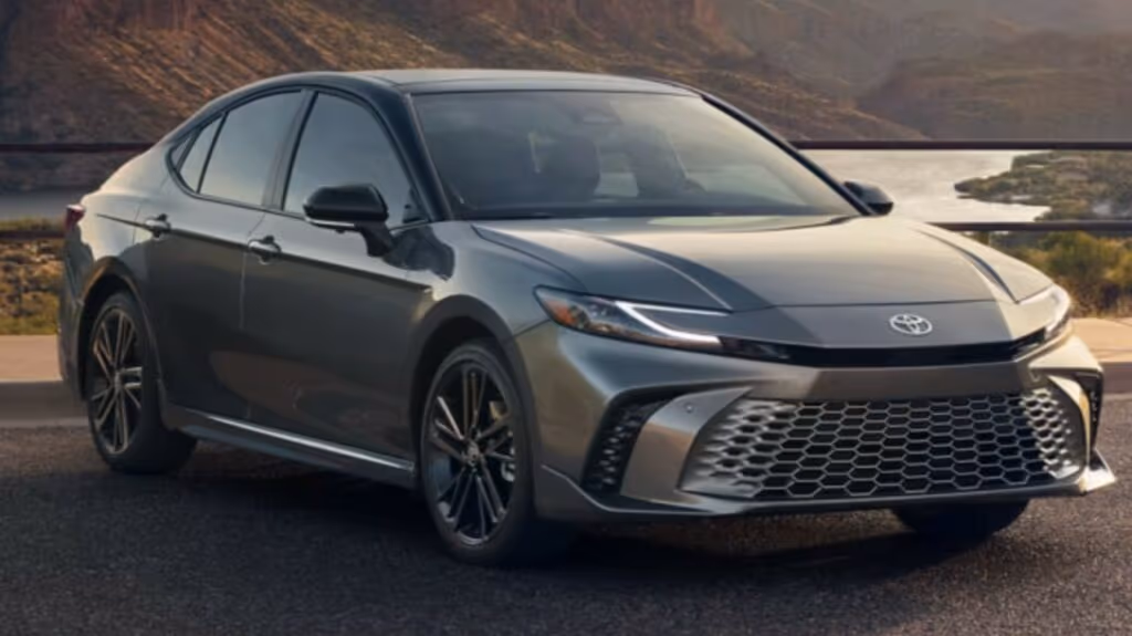 Motivos que fazem do Toyota Camry um dos sedãs mais desejados