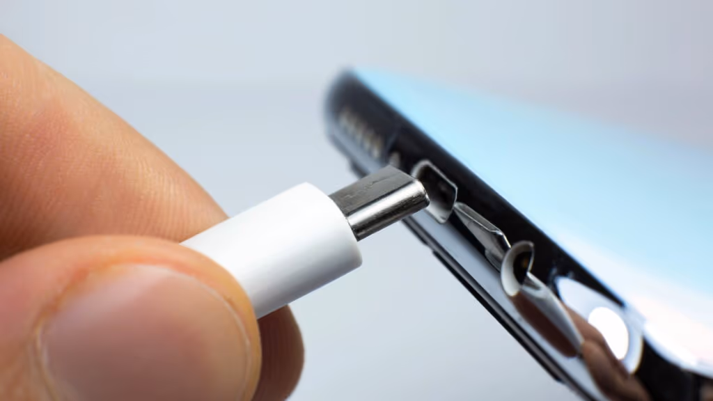 Não use a USB do seu celular só pra carregar! Veja esses truques