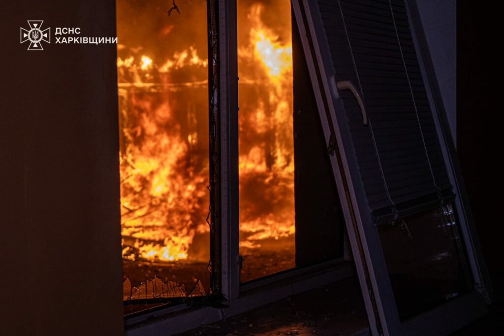 Ataques russos atingem prédios residenciais, supermercado e creche, em Kiev