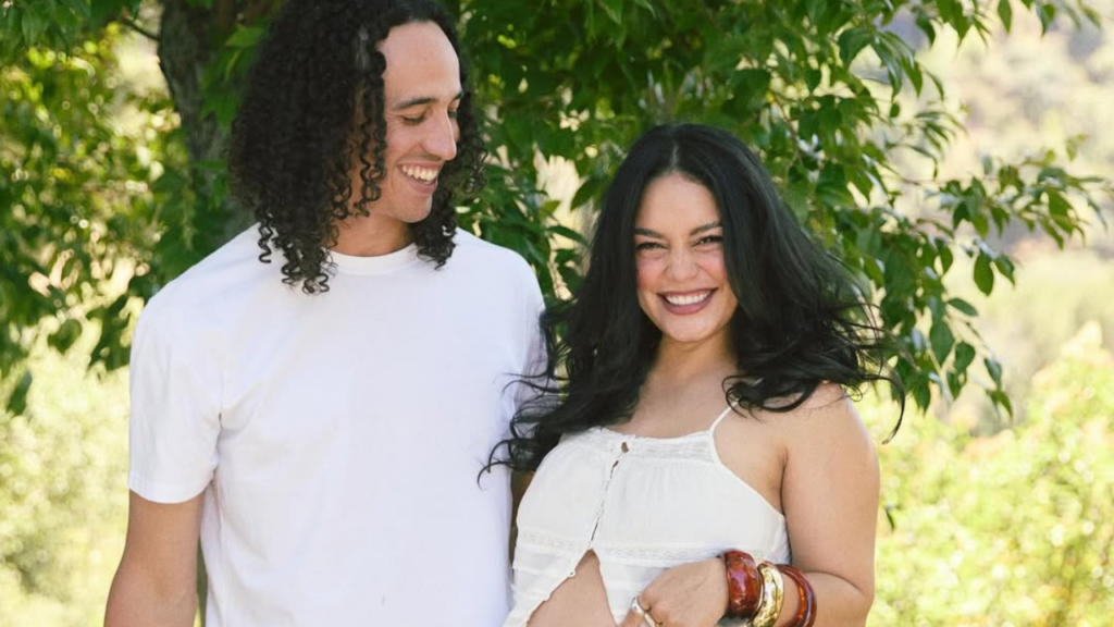 Vanessa Hudgens anuncia espera do segundo filho, veja fotos