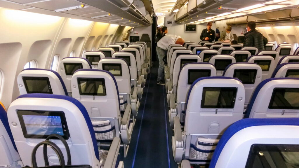 Voo da Lufthansa 747 faz duplo desvio e emite Mayday