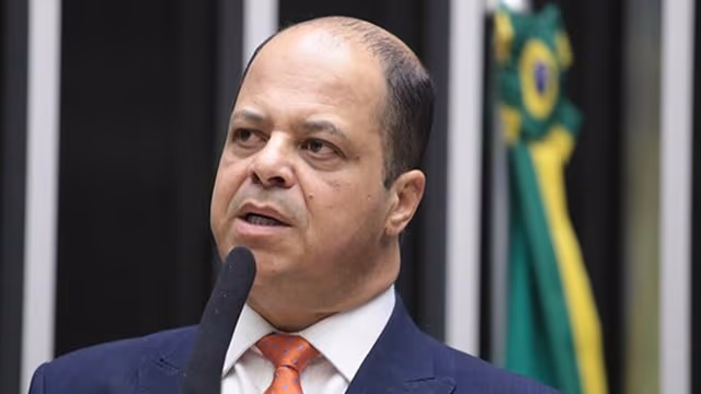 Deputado do Centrão critica aumento de cargos no STF