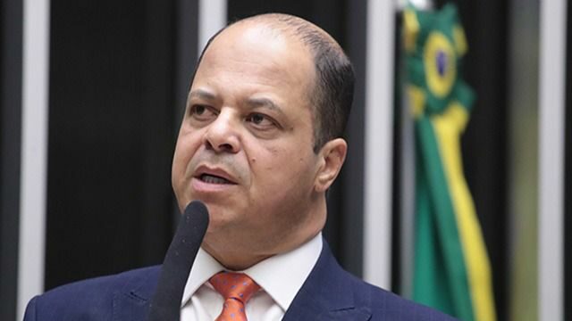 Deputado do Centrão critica aumento de cargos no STF