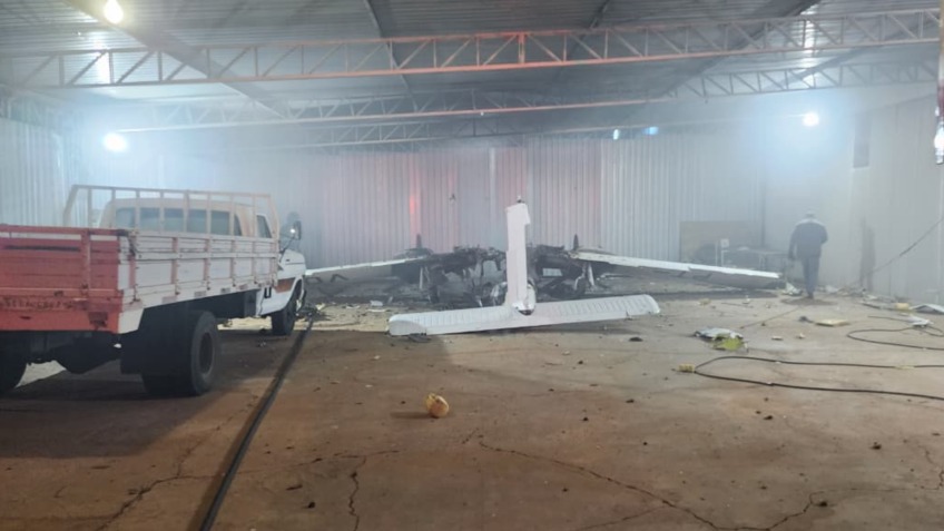 Avião é destruído após incêndio em hangar de Vera Cruz