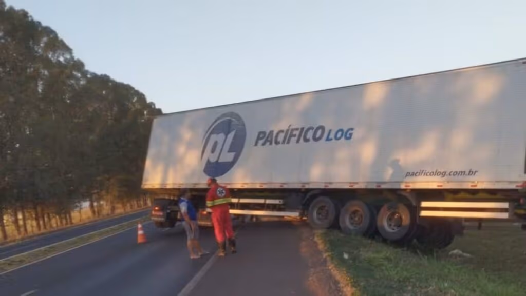 Caos na BR-153 após acidentes interdita rodovia