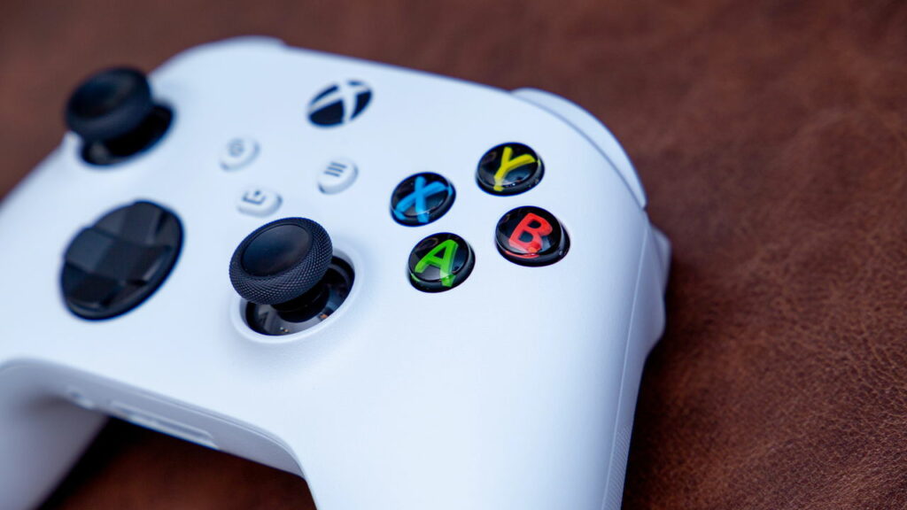 Xbox adiciona modo noturno que economiza até 40% da energia