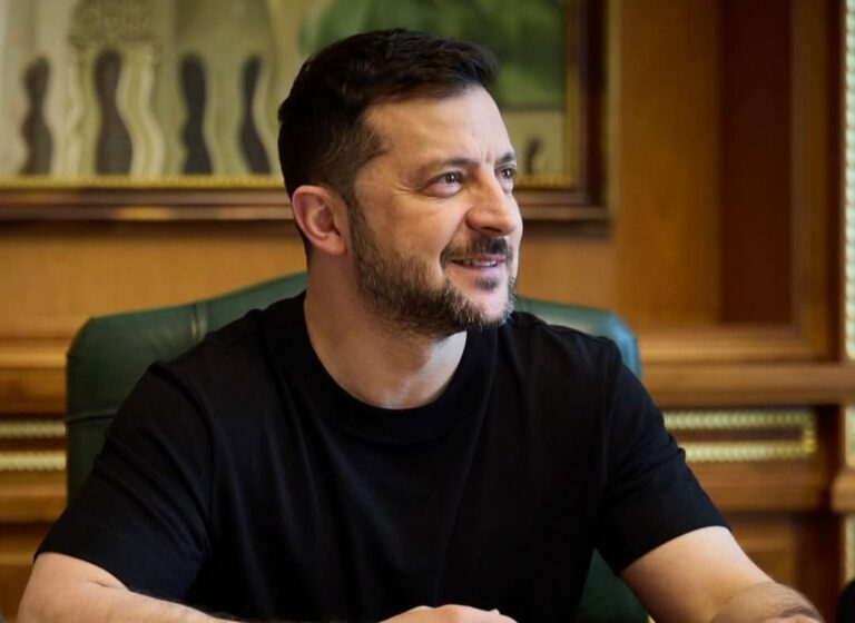 Zelensky: Ucrânia receberá centenas de milhares de drones