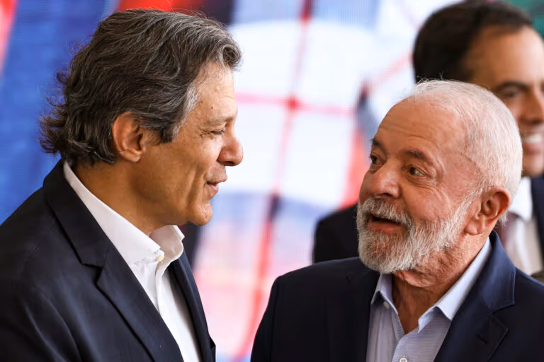 &quot;Sancionado por ser mais democrático que seu agressor&quot;, diz Haddad sobre tarifaço