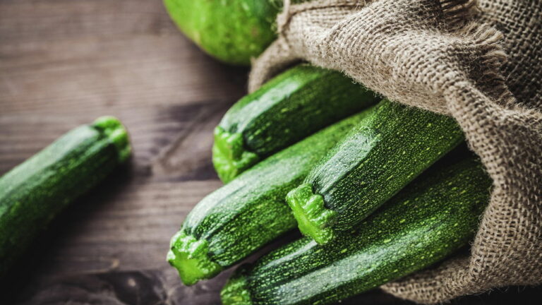 O vegetal leve que sacia, limpa o intestino e protege o corpo