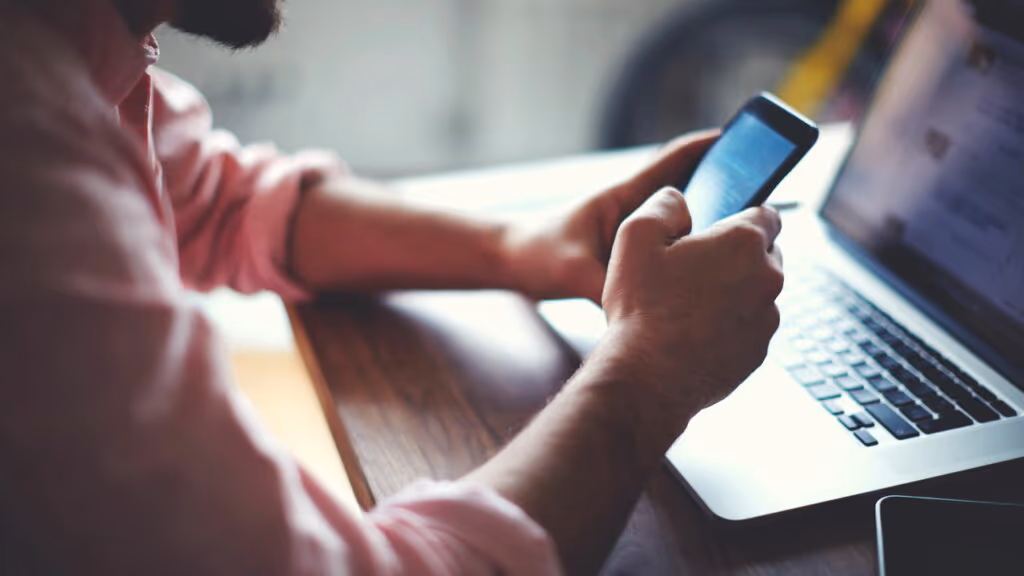 Sinais que seu celular está sendo controlado à distância por um golpista