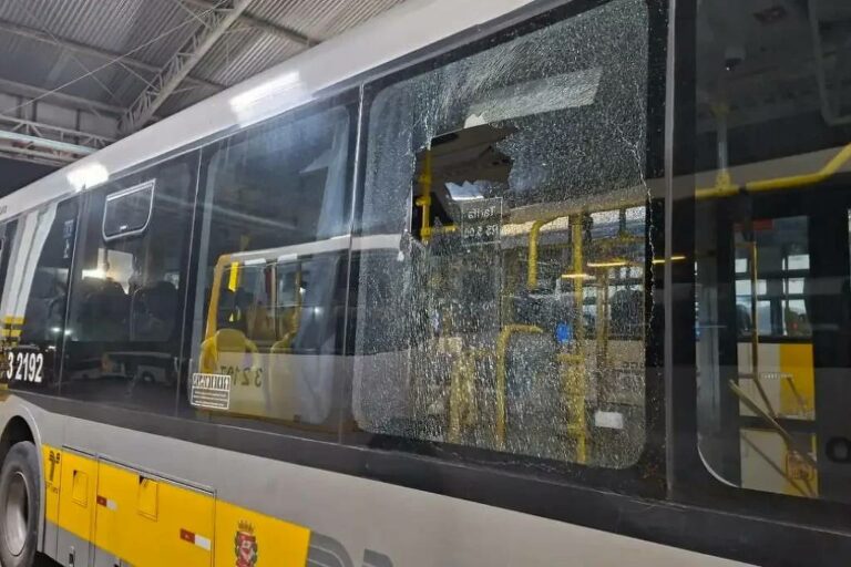 Três pessoas são presas em São Paulo por ataques a ônibus
