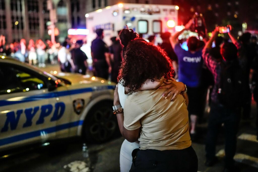 Atirador mata 4 em prédio comercial de Nova York