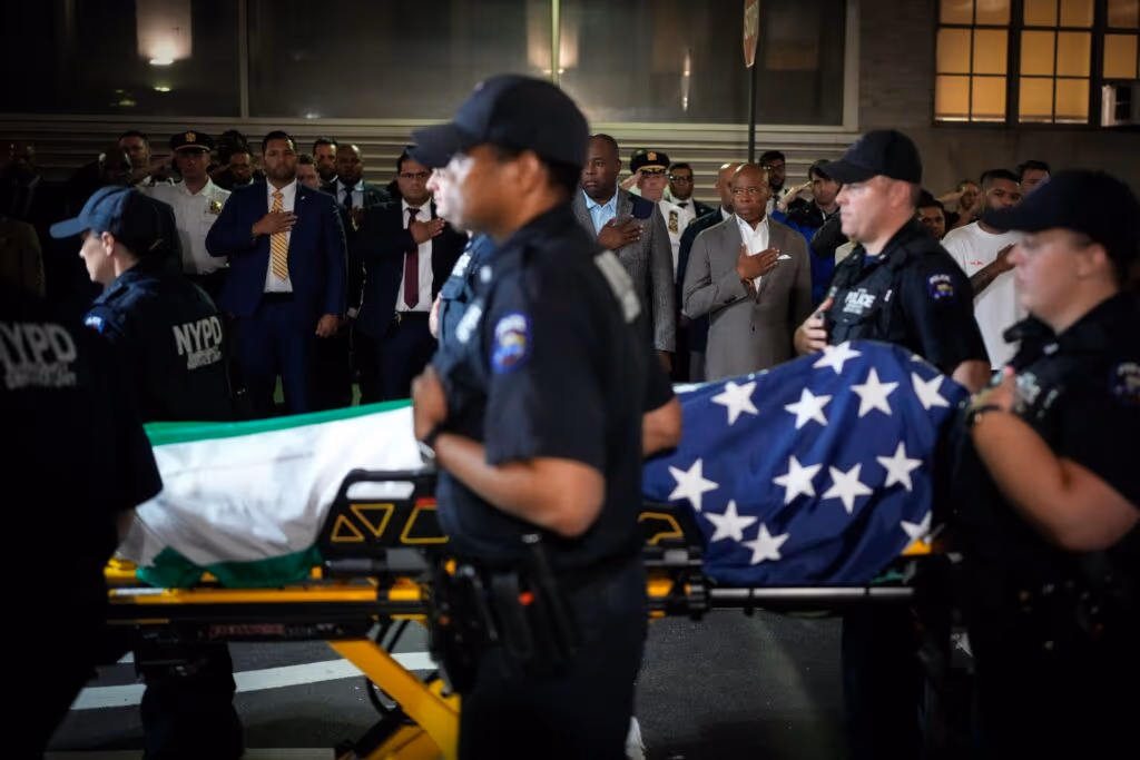 Trump lamenta “trágico tiroteio” e chama assassino de “lunático”