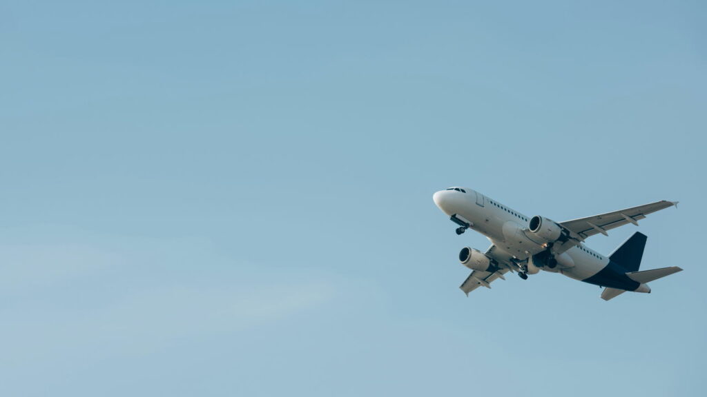 O que ninguém te conta sobre as curvas dos aviões e por que isso faz toda diferença