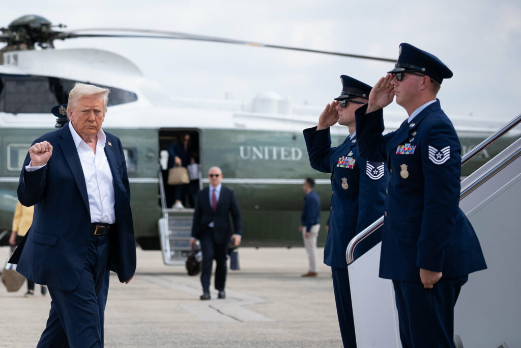 Trump cita pedido de demissão de diretora para cobrar renúncia do presidente do Fed