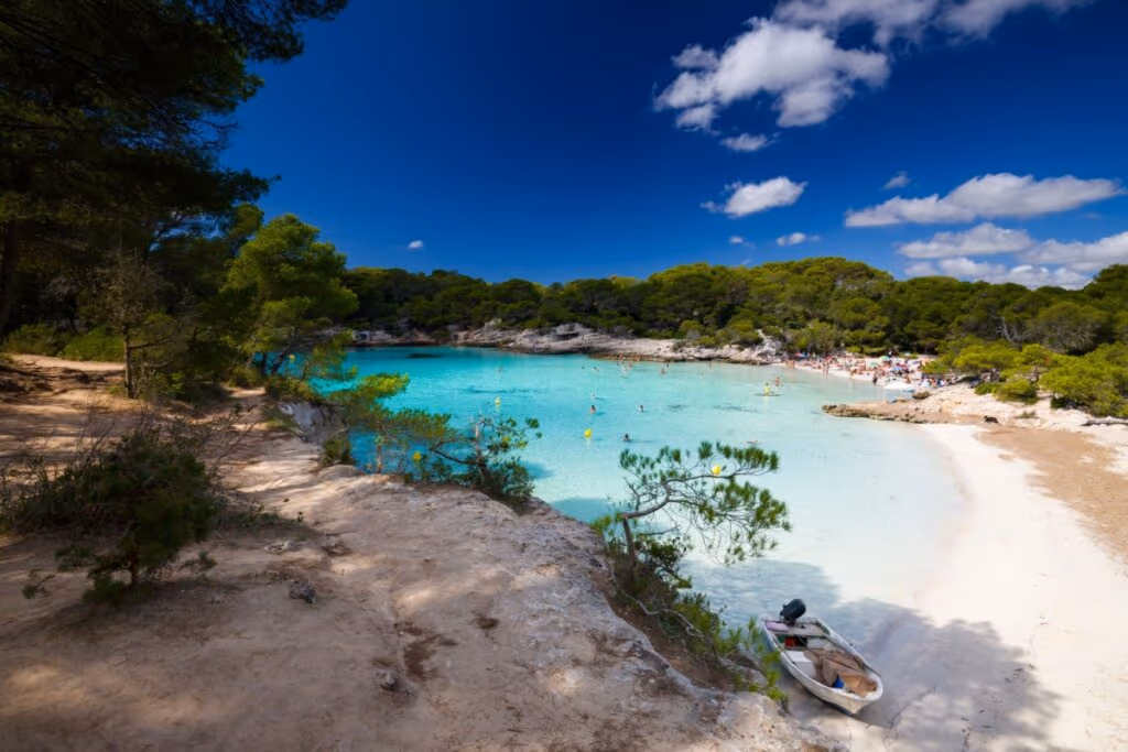 8 praias deslumbrantes para conhecer em Menorca