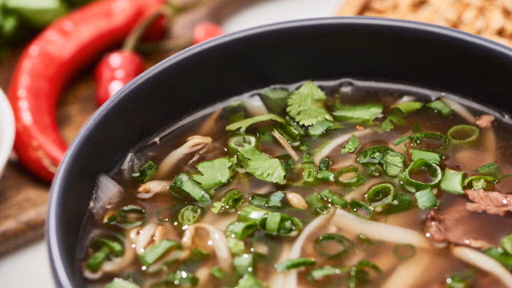 Receitas de caldos caseiros para dar mais sabor às suas preparações