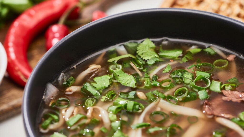 Receitas de caldos caseiros para dar mais sabor às suas preparações
