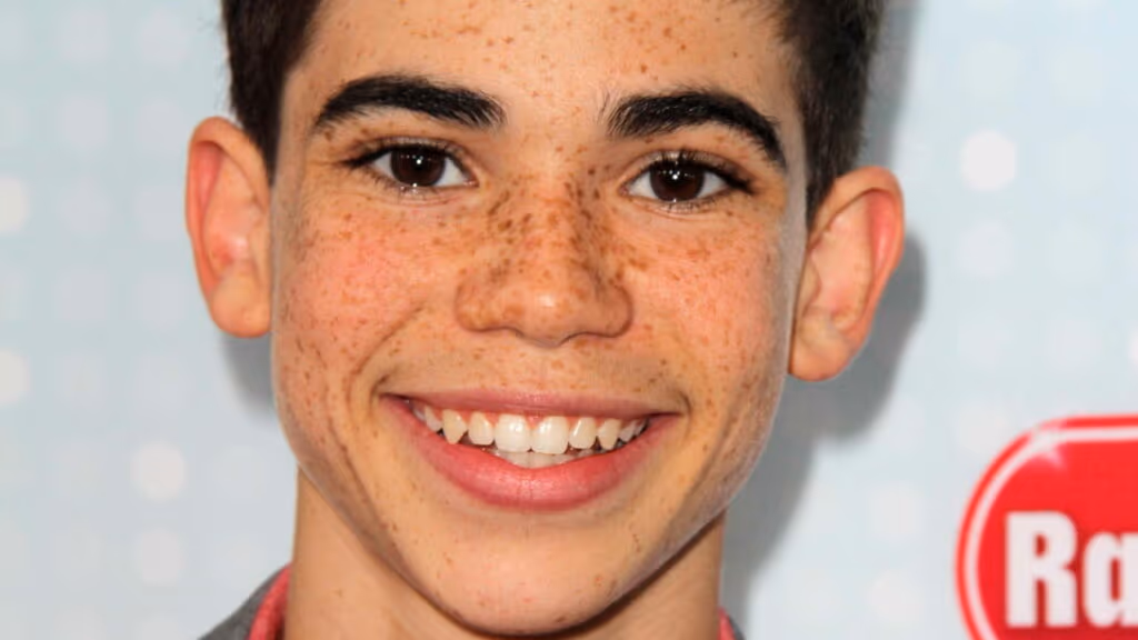 Jovem ator falecido é homenageado por Adam Sandler