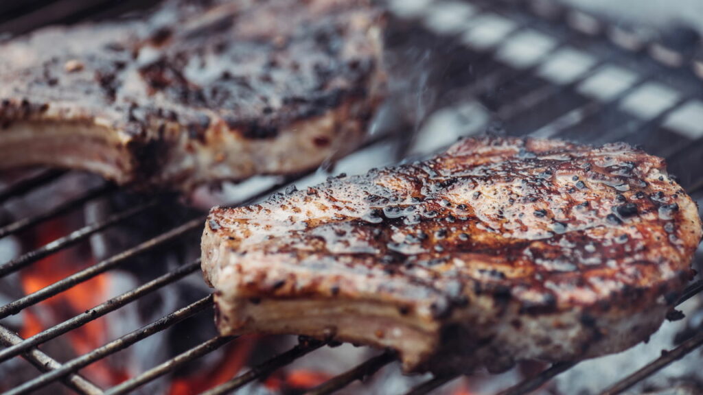 Como saber o ponto certo da carne sem usar termômetro — truques práticos