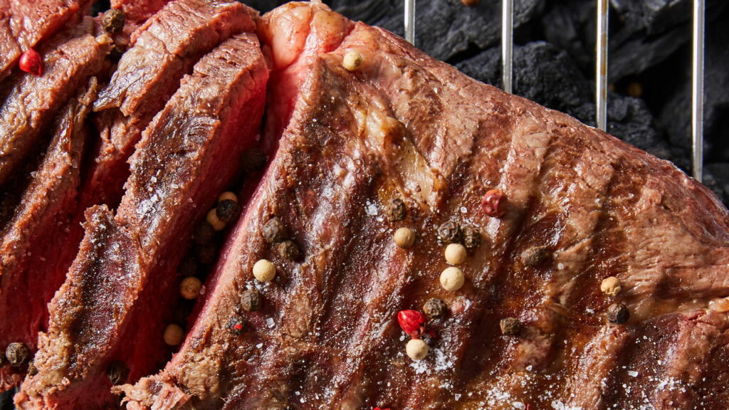 O melhor jeito de evitar desperdício de carne no churrasco