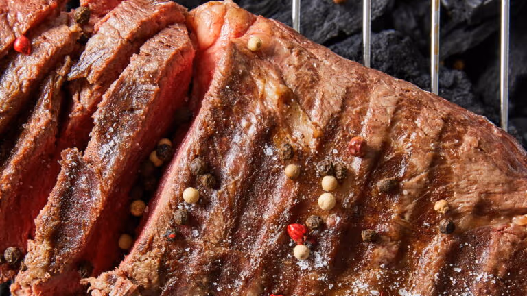 O melhor jeito de evitar desperdício de carne no churrasco