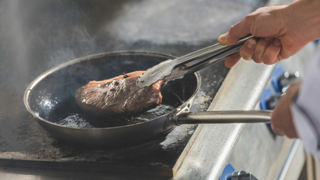 O melhor jeito de fazer churrasco de fogão com sabor de verdade