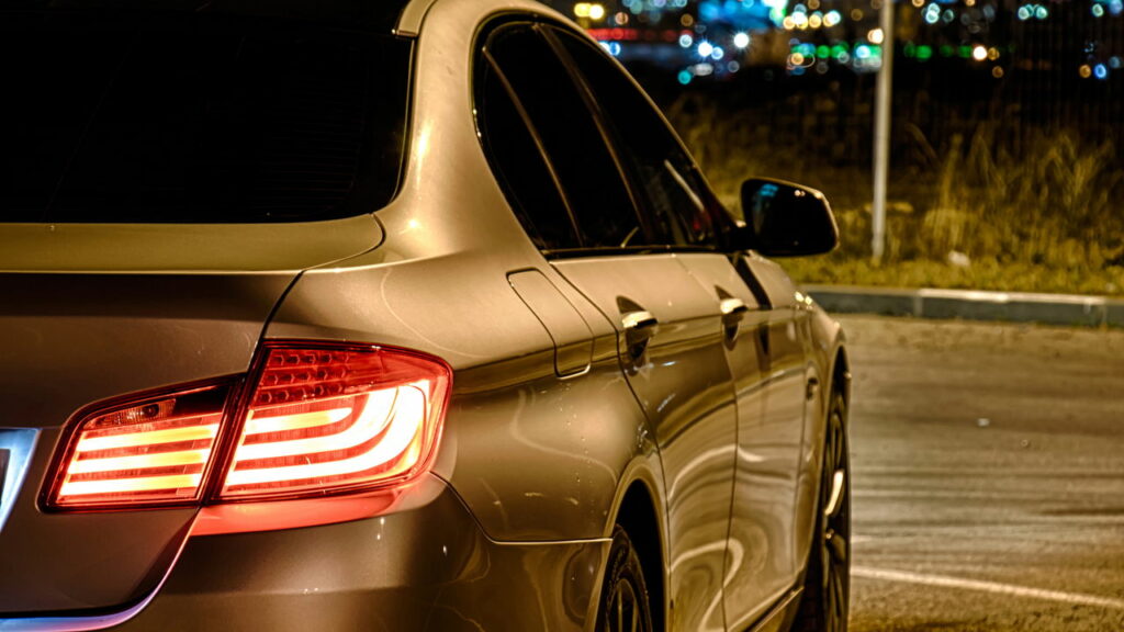 Erros comuns ao estacionar que podem gerar arranhões e multas